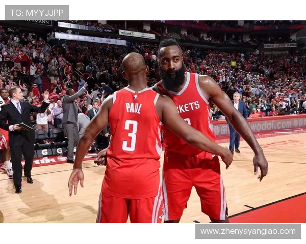 快船训练营首日热闹非凡灯泡组合携手小卡比尔共聚一堂